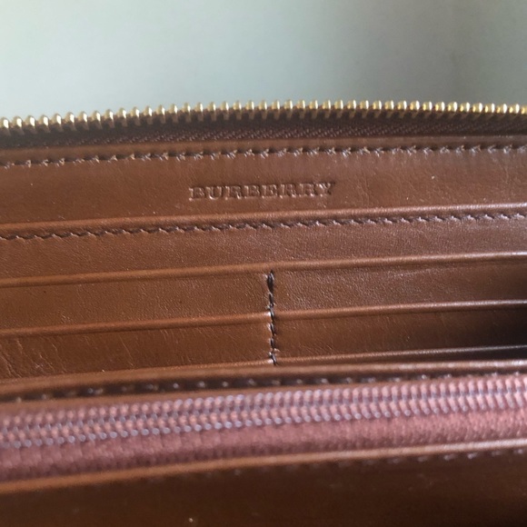 Burberry Zip Around Wallet w/ Box & Dust Bag - Picture 13 of 16